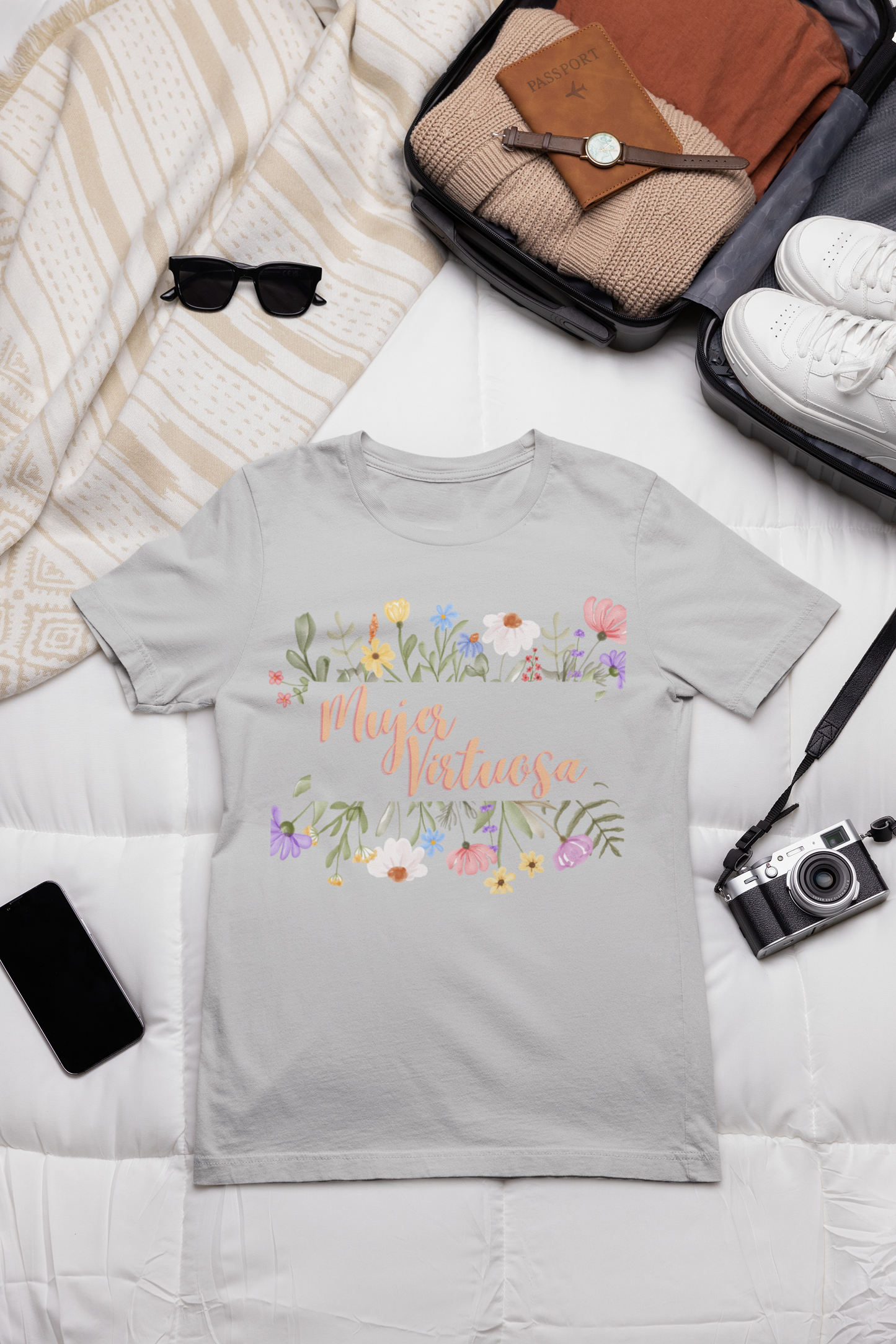 Mujer Virtuosa floreada Camiseta